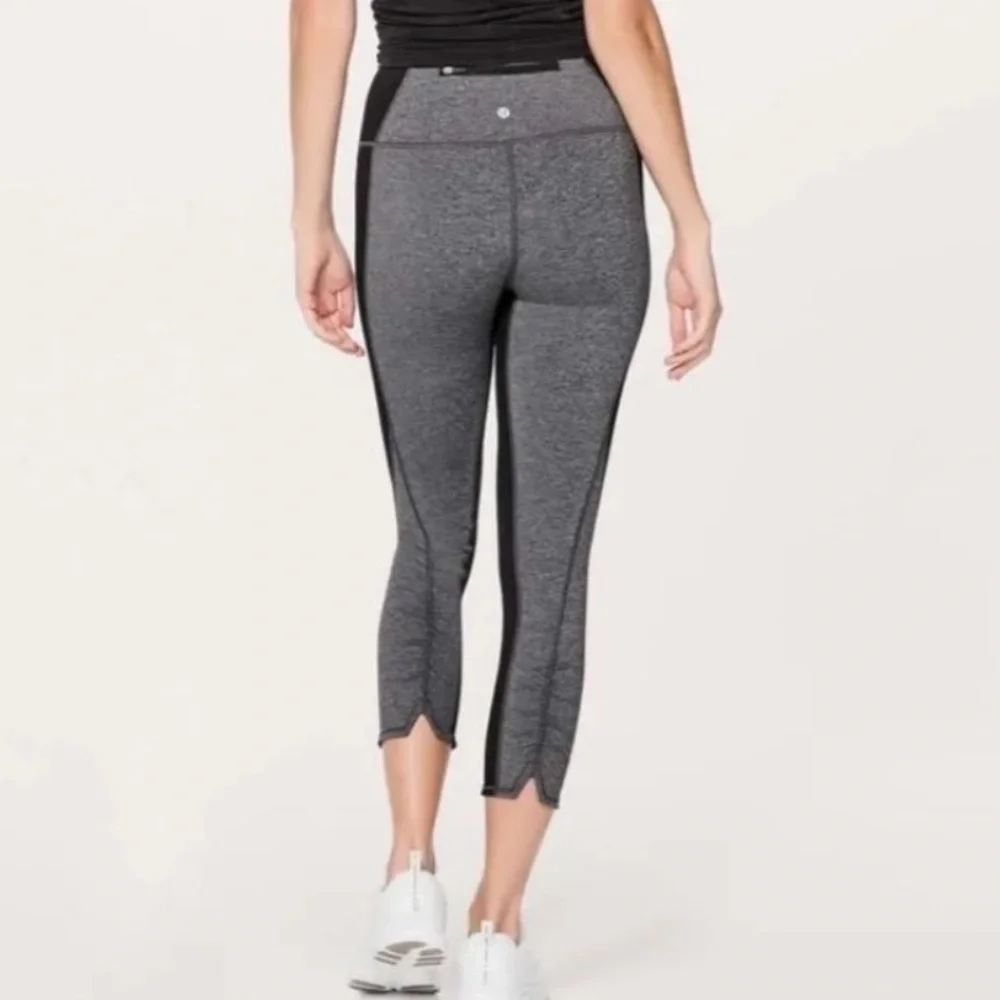 Lululemon Crop Leggings On Your Mark Gray & Black Size‎ 6